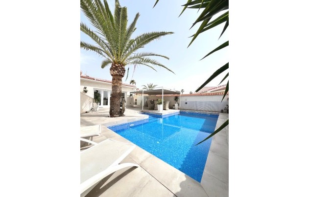 Resale - Villa - Ciudad Quesada