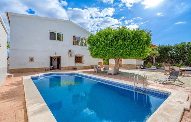 Resale - Villa - Elche