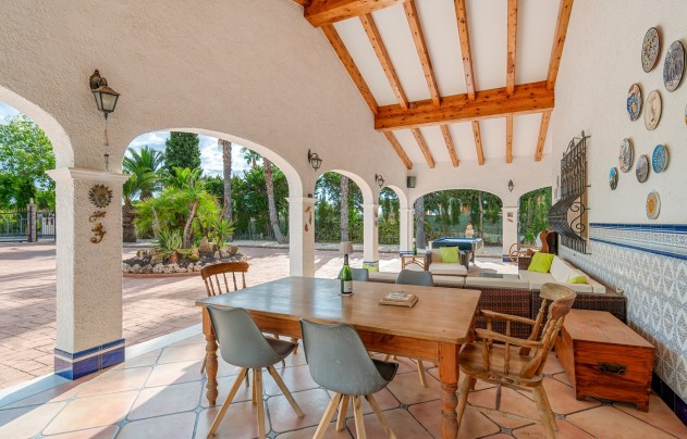 Resale - Villa - Elche