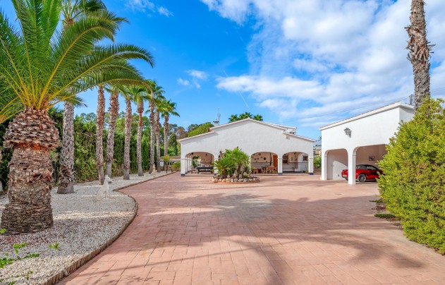 Resale - Villa - Elche