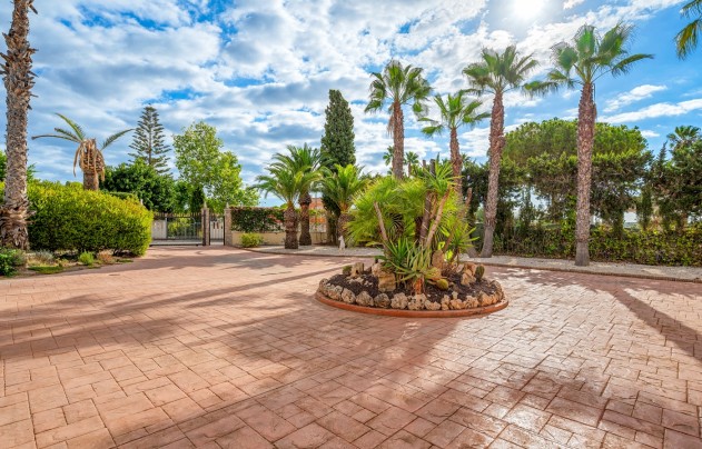 Resale - Villa - Elche