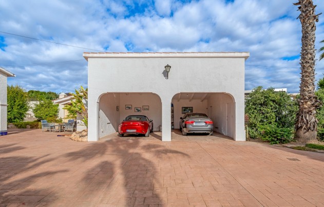 Resale - Villa - Elche