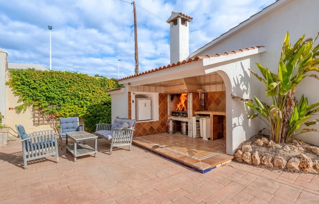 Resale - Villa - Elche