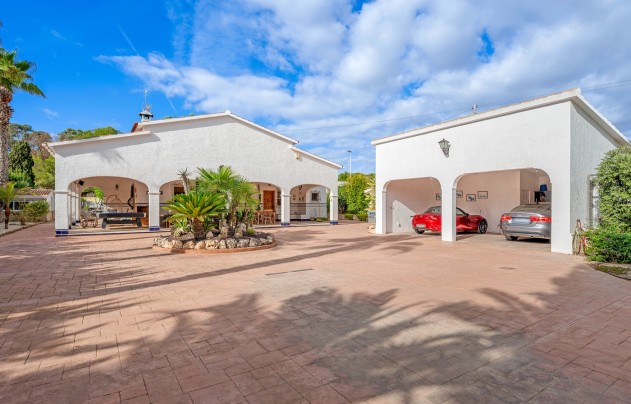 Resale - Villa - Elche