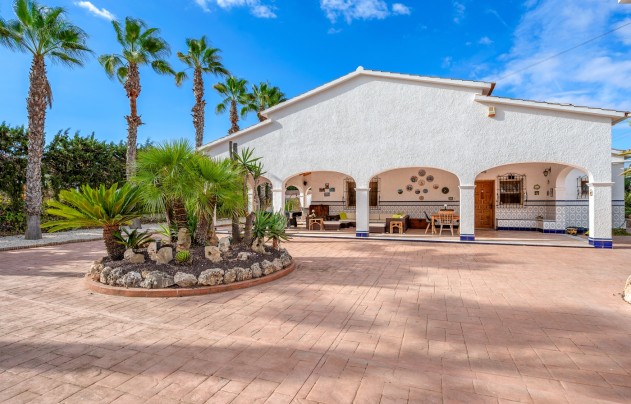 Resale - Villa - Elche