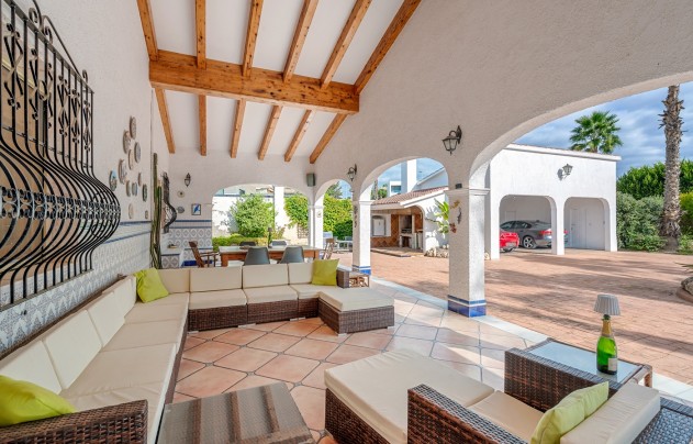 Resale - Villa - Elche