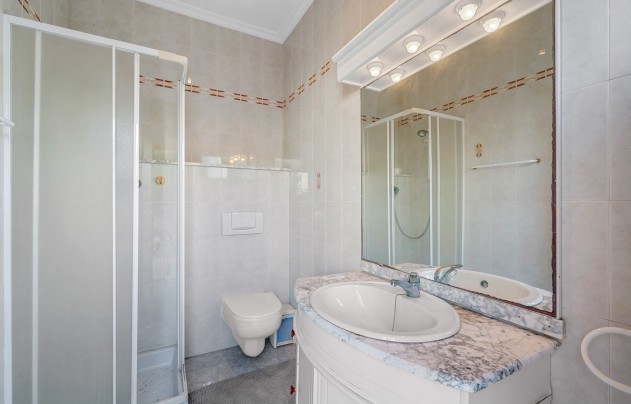 Resale - Villa - Elche