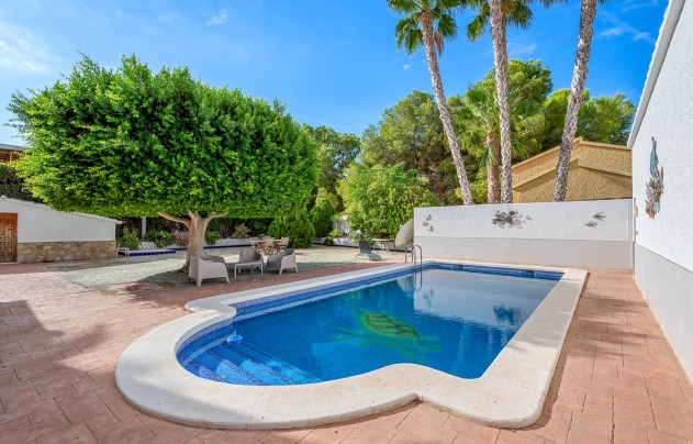 Resale - Villa - Elche