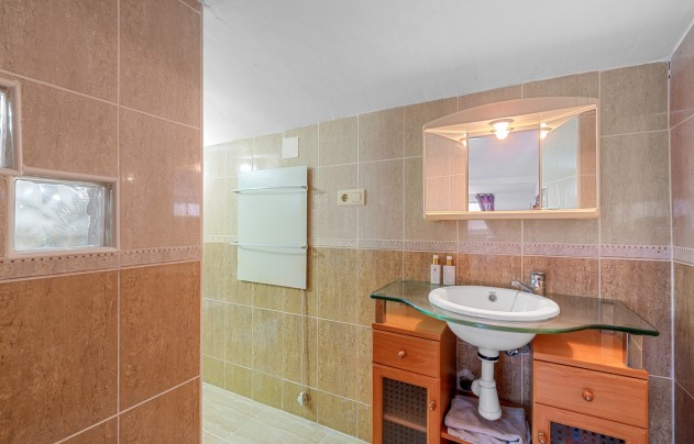 Resale - Villa - Elche