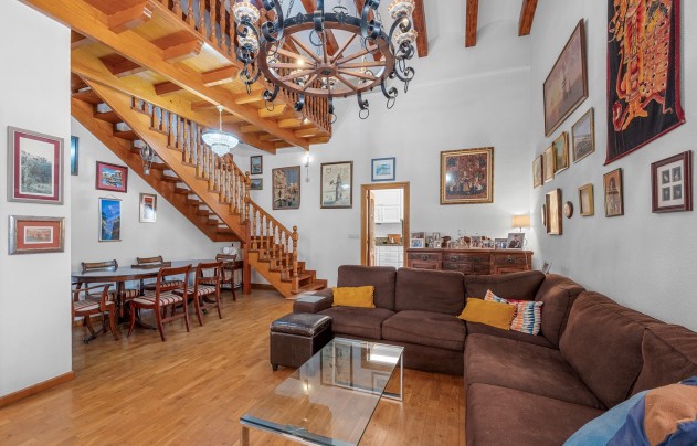 Resale - Villa - Elche