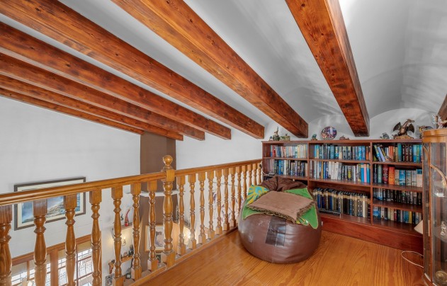 Resale - Villa - Elche