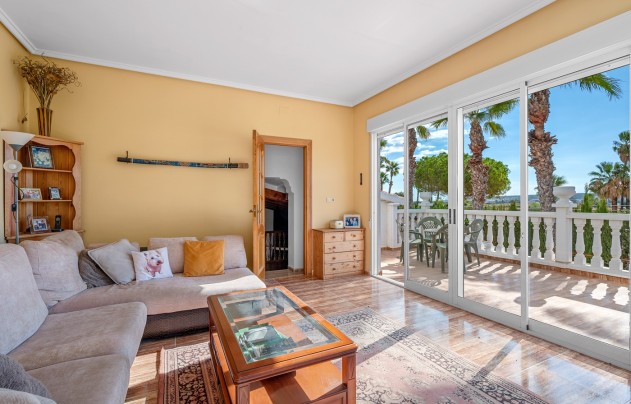 Resale - Villa - Elche