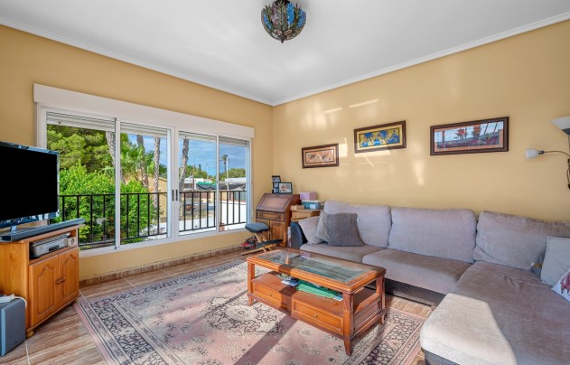 Resale - Villa - Elche