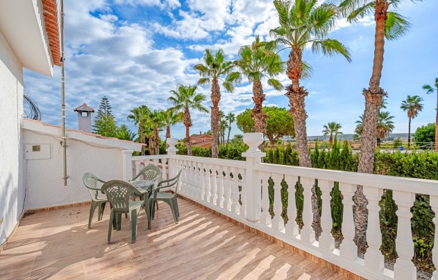 Resale - Villa - Elche