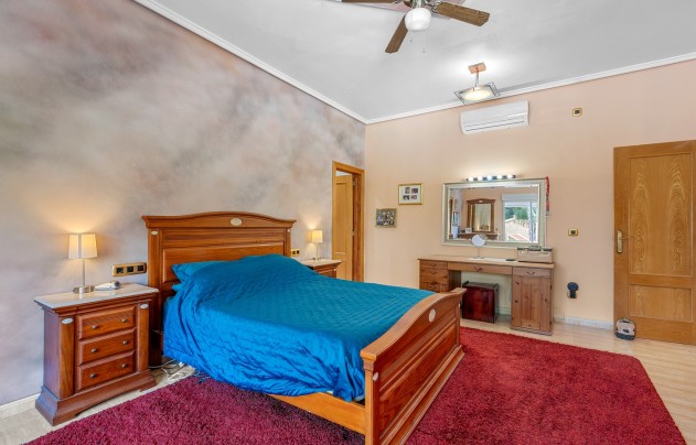 Resale - Villa - Elche