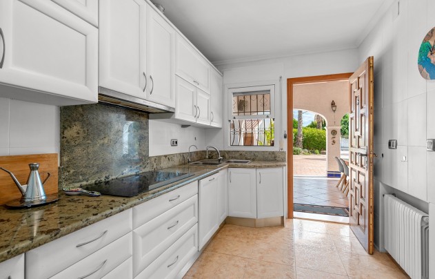 Resale - Villa - Elche