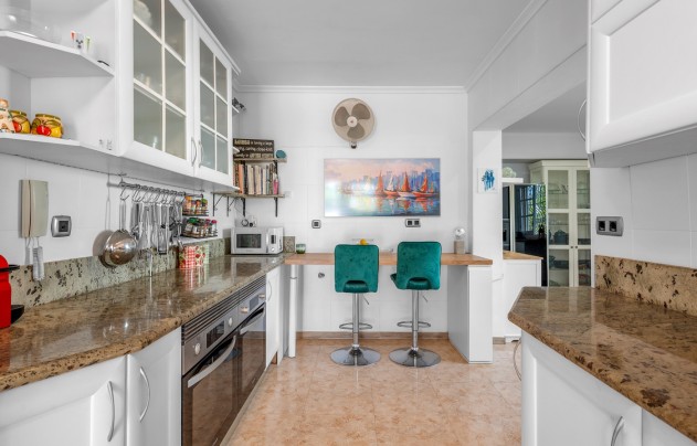 Resale - Villa - Elche