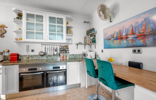 Resale - Villa - Elche