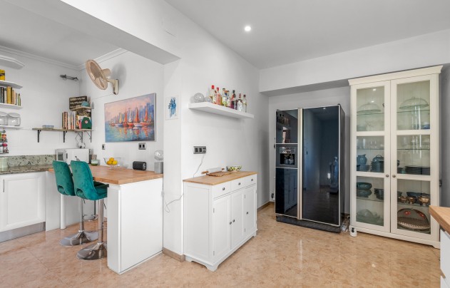 Resale - Villa - Elche