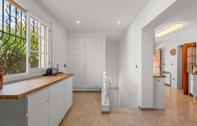 Resale - Villa - Elche