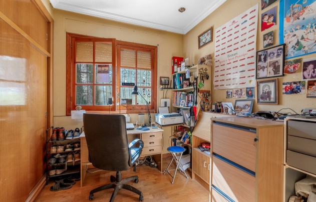 Resale - Villa - Elche