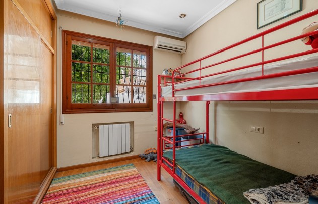 Resale - Villa - Elche