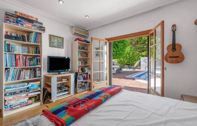 Resale - Villa - Elche