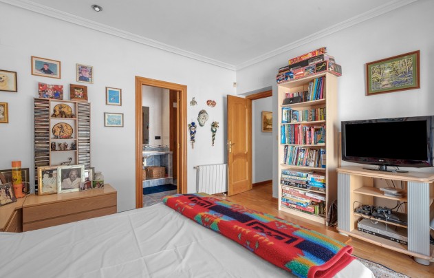 Resale - Villa - Elche