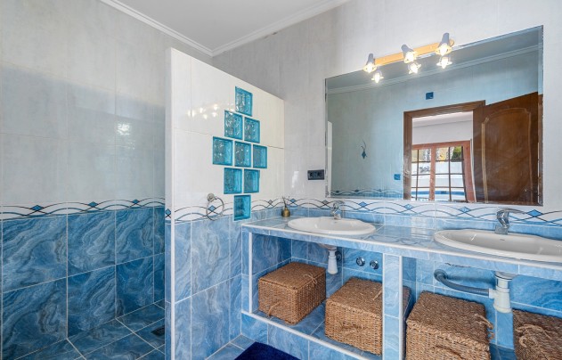 Resale - Villa - Elche