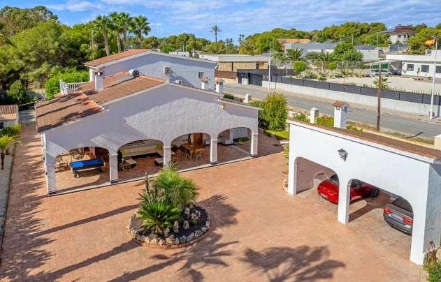 Resale - Villa - Elche