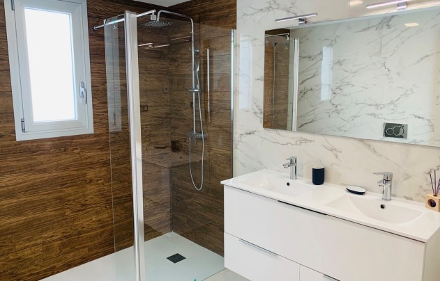 Resale - Villa - El Raso