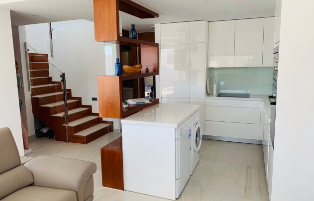 Resale - Villa - El Raso