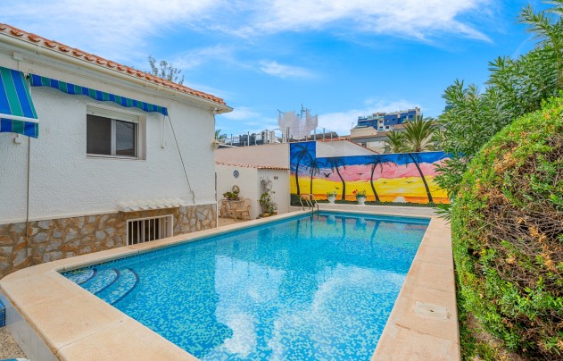 Resale - Villa - Orihuela Costa - Punta Prima