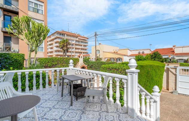 Resale - Villa - Orihuela Costa - Punta Prima