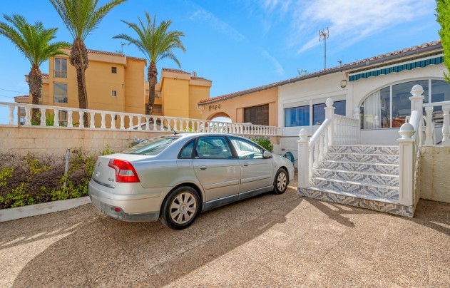 Resale - Villa - Orihuela Costa - Punta Prima