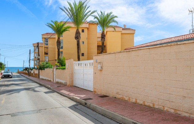 Resale - Villa - Orihuela Costa - Punta Prima