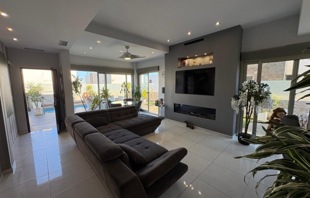 Resale - Villa - Orihuela Costa - Villamartín
