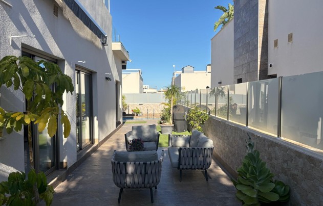 Resale - Villa - Orihuela Costa - Villamartín