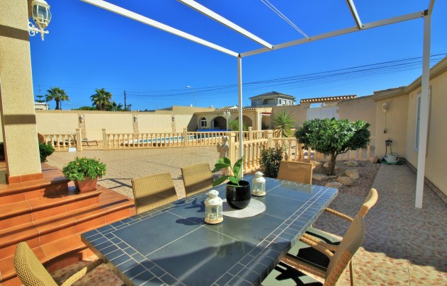 Resale - Villa - Torrevieja - La Siesta