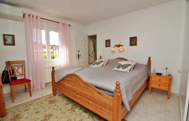 Resale - Villa - Torrevieja - La Siesta