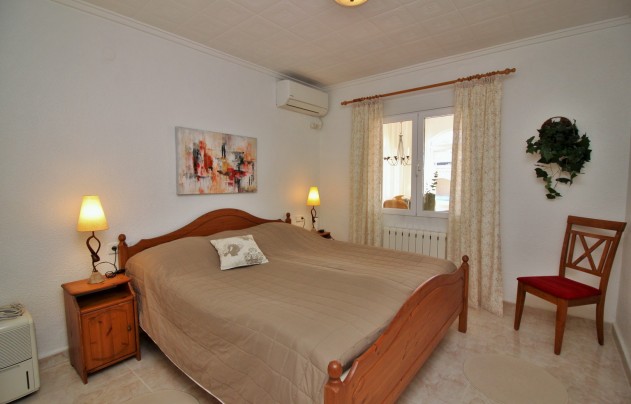 Resale - Villa - Torrevieja - La Siesta