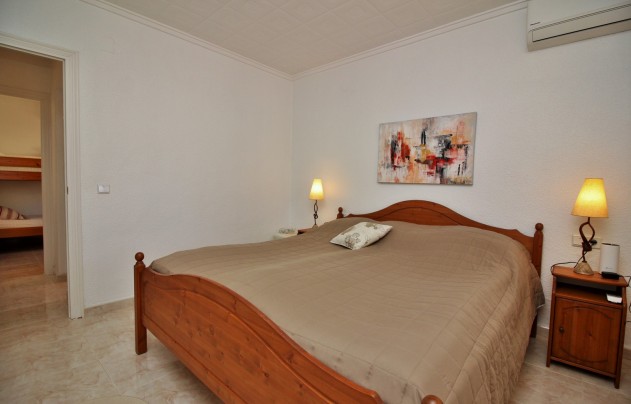 Resale - Villa - Torrevieja - La Siesta