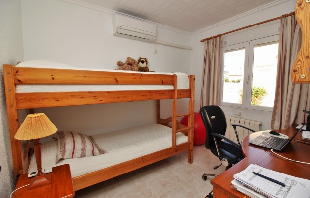 Resale - Villa - Torrevieja - La Siesta