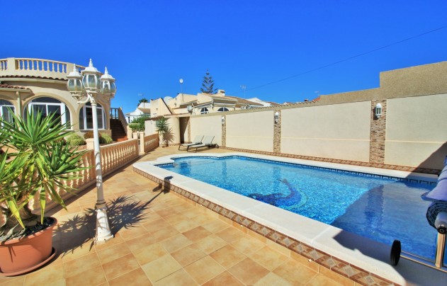 Resale - Villa - Torrevieja - La Siesta