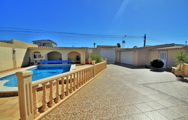 Resale - Villa - Torrevieja - La Siesta