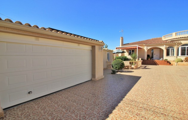 Resale - Villa - Torrevieja - La Siesta