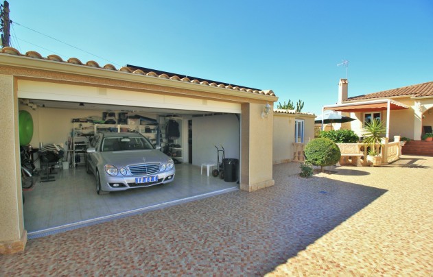 Resale - Villa - Torrevieja - La Siesta
