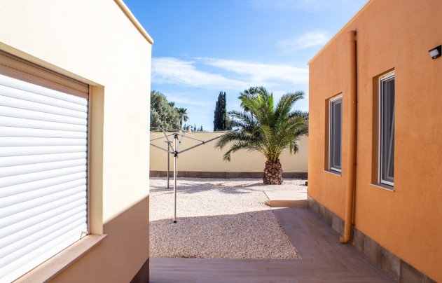 Resale - Villa - Torrevieja - La Siesta