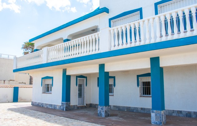 Resale - Villa - La Manga del Mar Menor