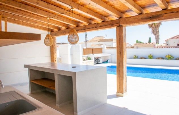 Resale - Villa - Torrevieja - Torreta